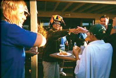 I talked to many people after the regatta while drinking WiskyCoke and Emumitter.